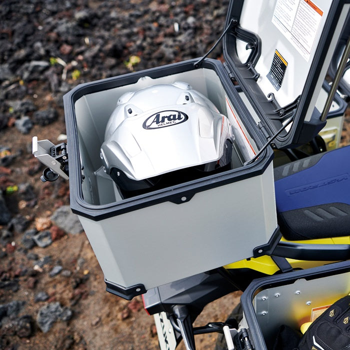 Suzuki 38 Liter Top Case, Silver product image 4